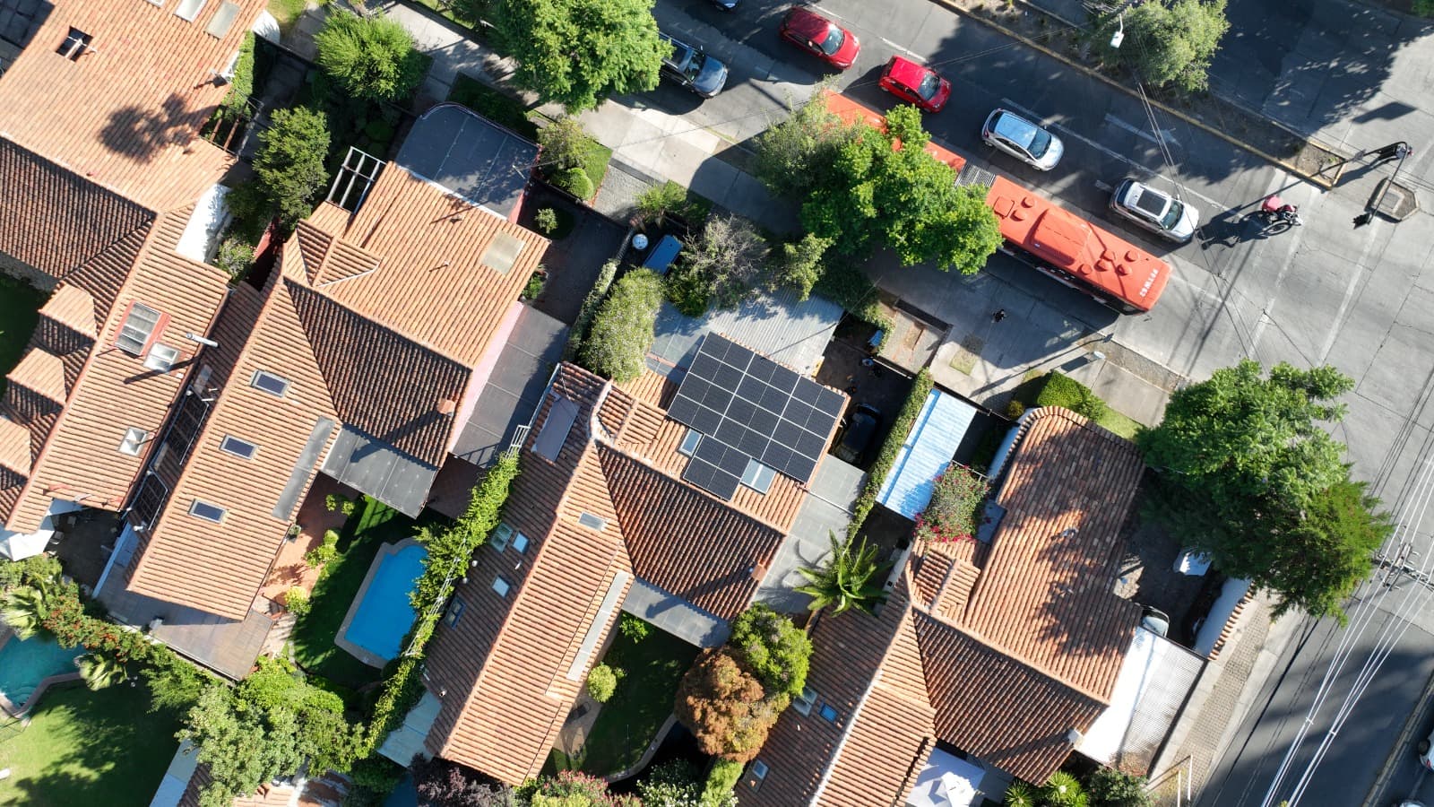 Instalación solar residencial de 8.1 kWp en La Reina — sistema on-grid